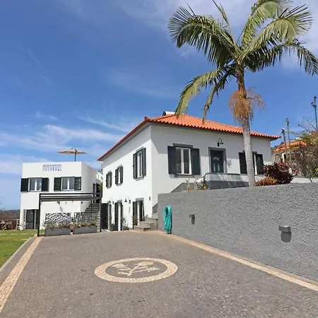 Casa Das Rosas By Homing Feriehus